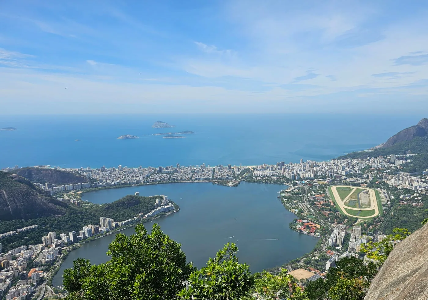 Vista panorámica de Río de Janeiro y la laguna Rodrigo de Freitas